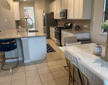1617 Darwin Cedar Drive - Photo Thumbnail 16
