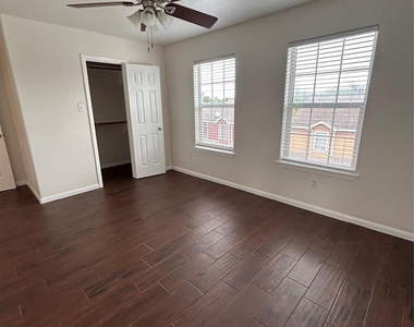 6837 Larkstone Street - Photo Thumbnail 10