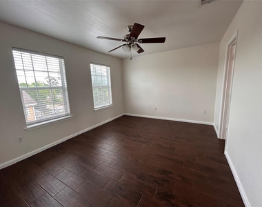 6837 Larkstone Street - Photo Thumbnail 9