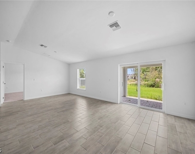 2815 24th Street W - Photo Thumbnail 2