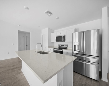 2815 24th Street W - Photo Thumbnail 6