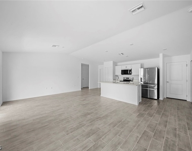 2815 24th Street W - Photo Thumbnail 5