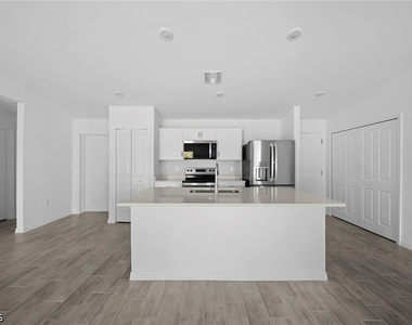 2815 24th Street W - Photo Thumbnail 4