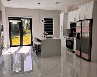 57 Xelda Ave South - Photo Thumbnail 1