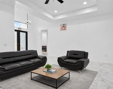 2513 69th Street W - Photo Thumbnail 12