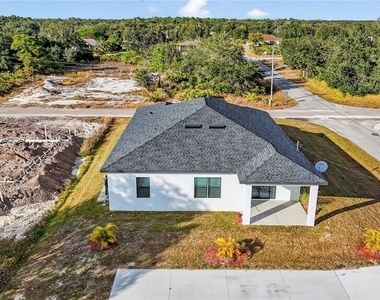 2513 69th Street W - Photo Thumbnail 3