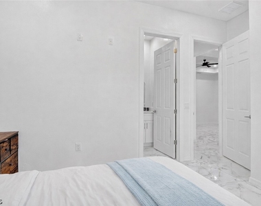 2513 69th Street W - Photo Thumbnail 21
