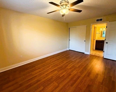 3920 Orange Grove Boulevard - Photo Thumbnail 6