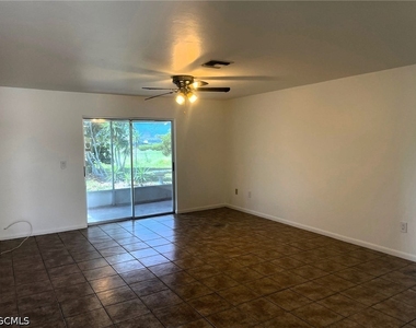 104 Se 16th Place - Photo Thumbnail 2