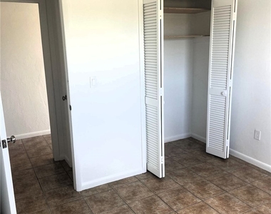 104 Se 16th Place - Photo Thumbnail 4