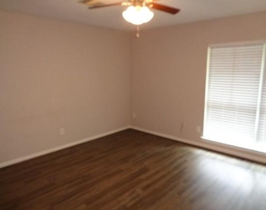 102 Marabou Place - Photo Thumbnail 6