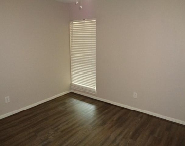 102 Marabou Place - Photo Thumbnail 10