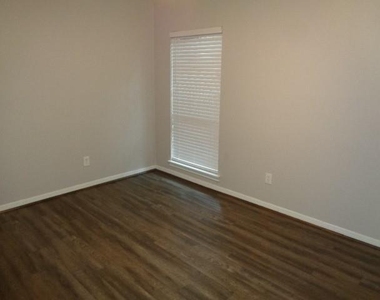 102 Marabou Place - Photo Thumbnail 9