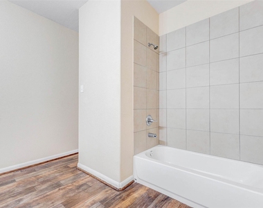 8605 Beviamo Street - Photo Thumbnail 12