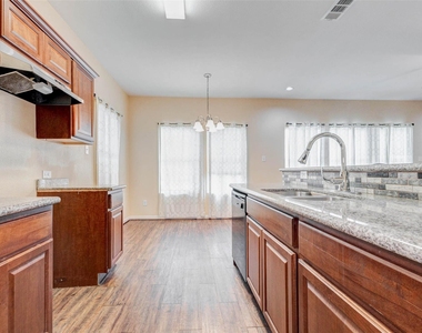 8605 Beviamo Street - Photo Thumbnail 4