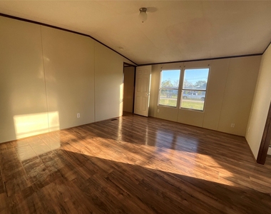 133 Country Oaks Street - Photo Thumbnail 4
