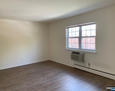 153 Park - Photo Thumbnail 17