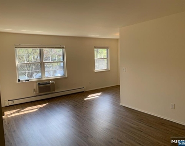 153 Park - Photo Thumbnail 10
