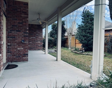 5235 Valley Bluff Lane - Photo Thumbnail 10