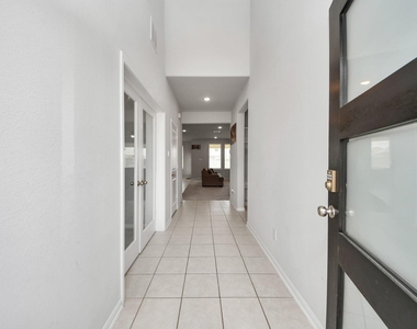 10618 Amador Peak Drive - Photo Thumbnail 4