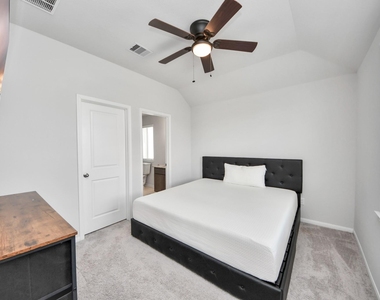 10618 Amador Peak Drive - Photo Thumbnail 38