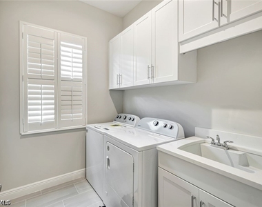 9209 Cayman Drive N - Photo Thumbnail 16