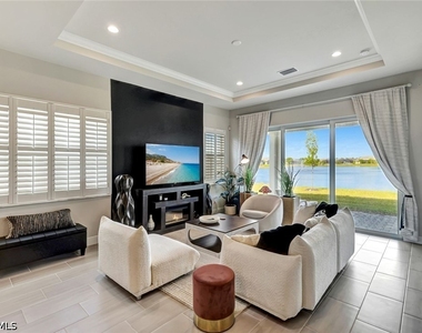 9209 Cayman Drive N - Photo Thumbnail 4