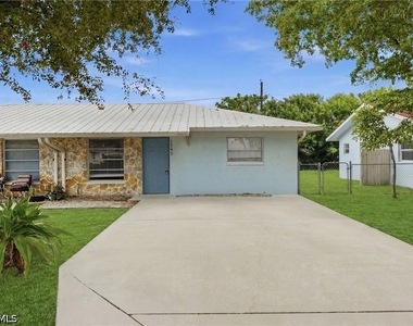 1195 S Alhambra Circle - Photo Thumbnail 16