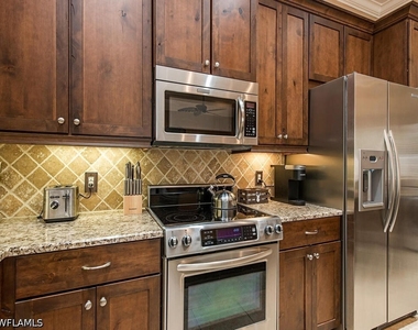 8000 Cordoba Place - Photo Thumbnail 6