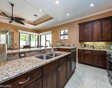 8000 Cordoba Place - Photo Thumbnail 5
