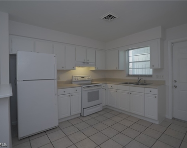 1193 S Alhambra Circle - Photo Thumbnail 7