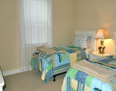 7414 Acorn Way - Photo Thumbnail 9