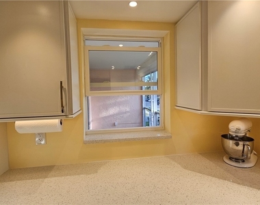 301 6th Avenue S - Photo Thumbnail 12