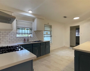 3819 Botany Lane - Photo Thumbnail 5