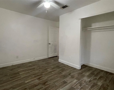 3819 Botany Lane - Photo Thumbnail 3
