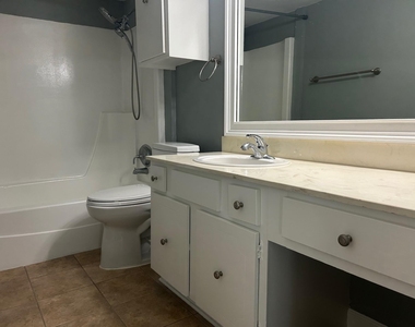359 N Post Oak Lane - Photo Thumbnail 13