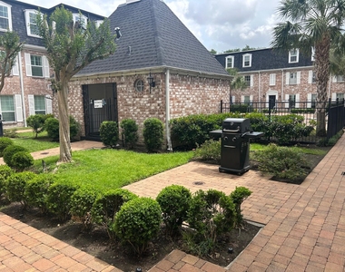359 N Post Oak Lane - Photo Thumbnail 2