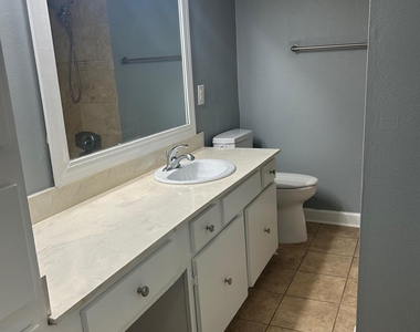 359 N Post Oak Lane - Photo Thumbnail 16