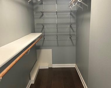 359 N Post Oak Lane - Photo Thumbnail 18