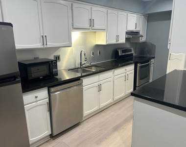 359 N Post Oak Lane - Photo Thumbnail 8