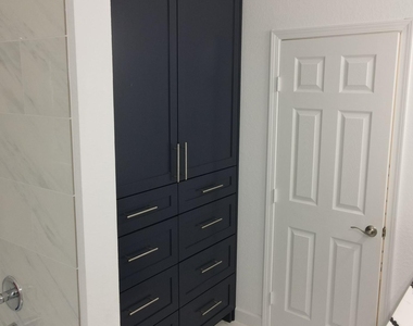 5126 Lyndhurst Drive - Photo Thumbnail 8