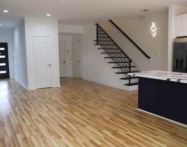 5126 Lyndhurst Drive - Photo Thumbnail 3