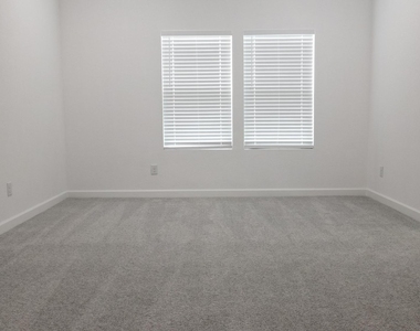5126 Lyndhurst Drive - Photo Thumbnail 5