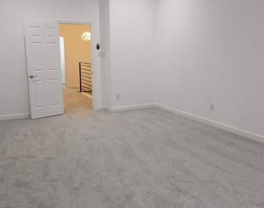 5126 Lyndhurst Drive - Photo Thumbnail 4