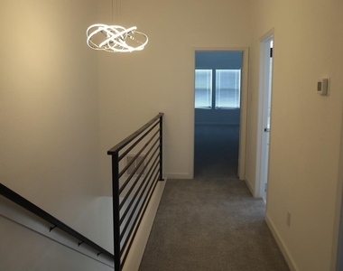 5126 Lyndhurst Drive - Photo Thumbnail 12