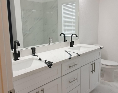 5126 Lyndhurst Drive - Photo Thumbnail 9