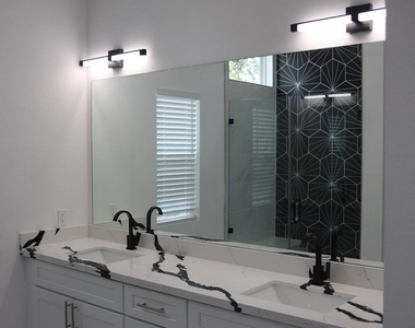 5126 Lyndhurst Drive - Photo Thumbnail 10