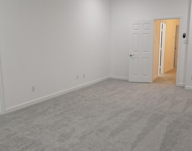 5126 Lyndhurst Drive - Photo Thumbnail 6
