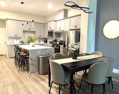 2909 Nagle Street - Photo Thumbnail 4