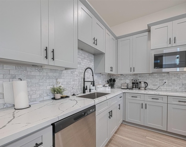 2909 Nagle Street - Photo Thumbnail 3